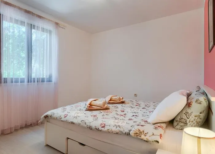 Vila By Guide Jursici